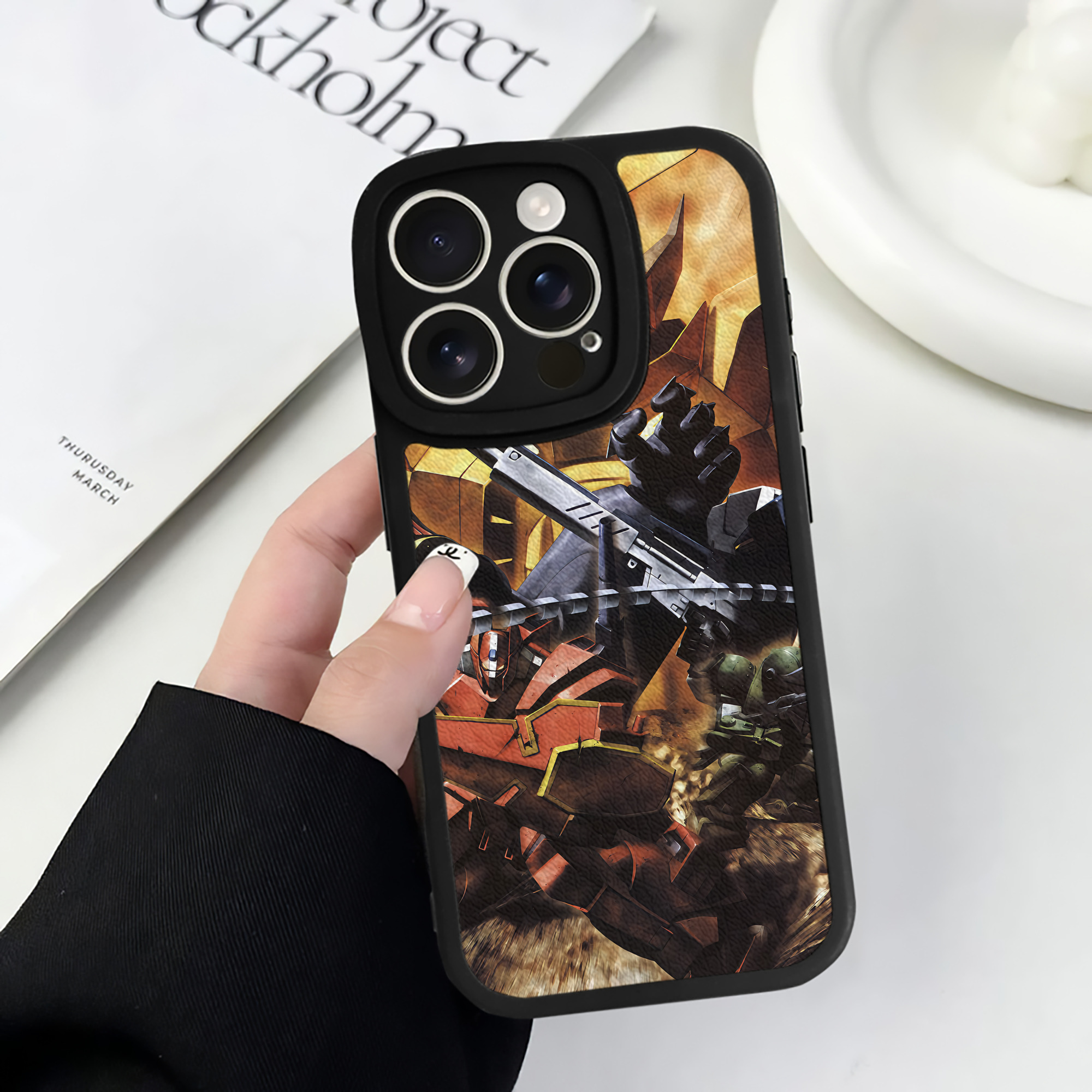 （画像用） 機動戦士ガンダム Mobile Suit Gundam 【iPhone 16シリーズ対応】シリコンスマホケース（レザー調） 材質：シリコン
